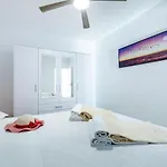 Vista Bella 2, Vistas Beach, Wi-fi アパート *